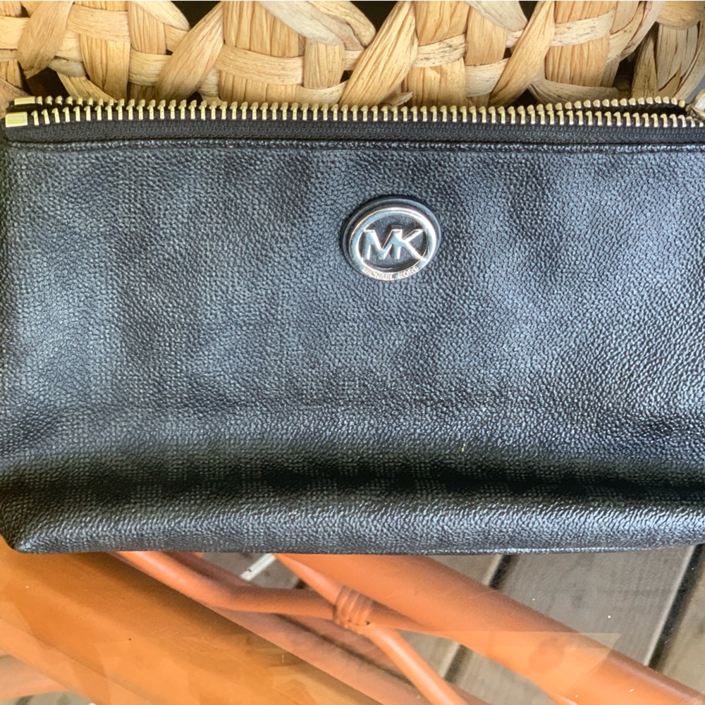 Michael kors zip pouch